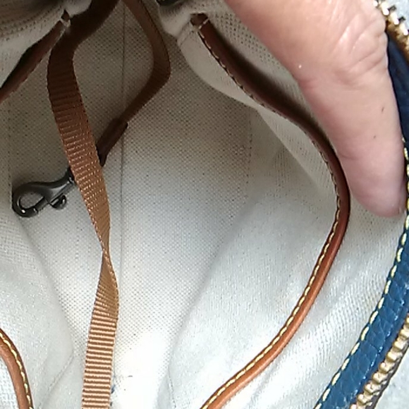Dooney and Bourke crossbody small - Picture 3 of 6